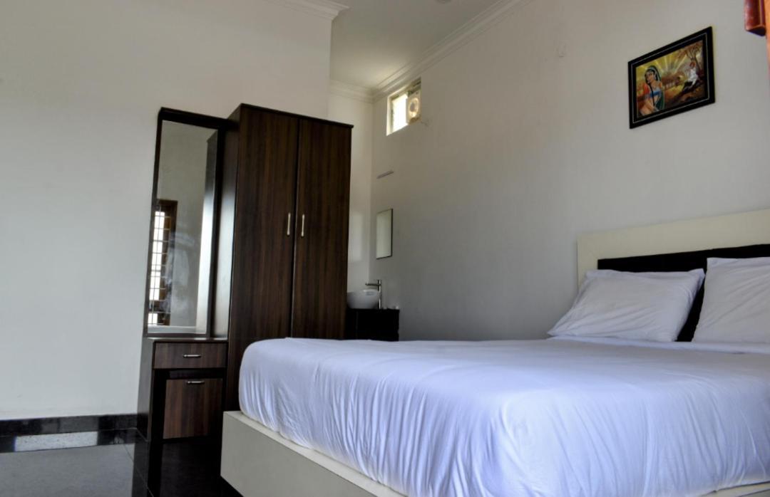 Dkv Beach View Bahur Екстериор снимка
