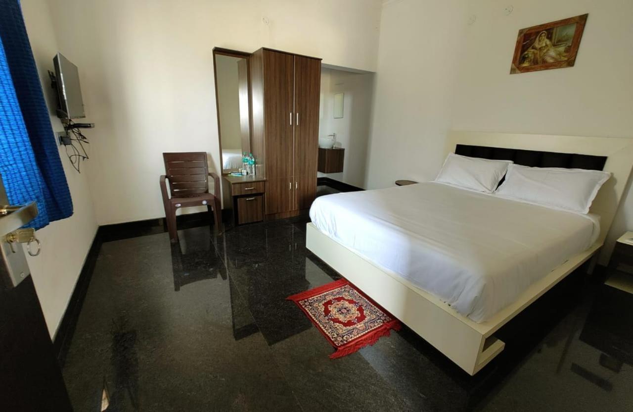 Dkv Beach View Bahur Екстериор снимка